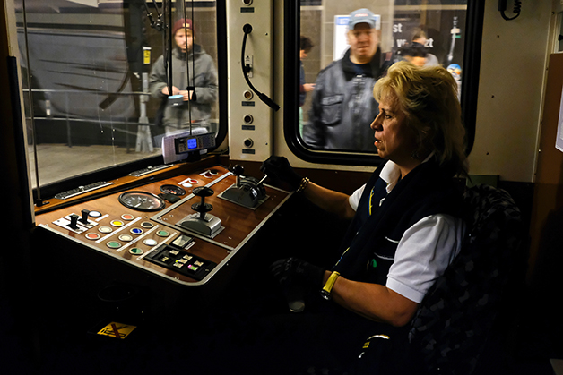 berlin-zwischen-5-und-6-uhr-reportage-karl-grunberg-tagesspiegel-in-der-u-bahn-bvg